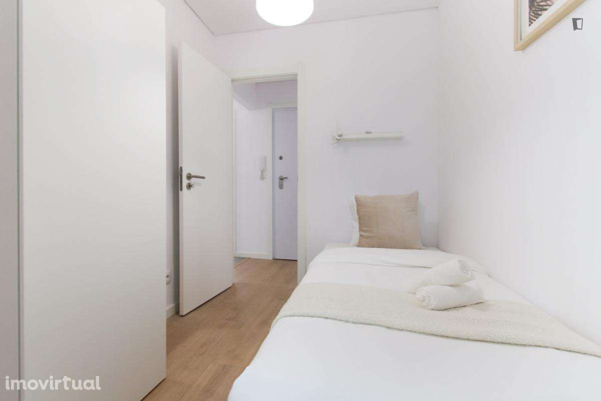 Quarto - localizado em Alameda Lisbon - Grande imagem: 3/14