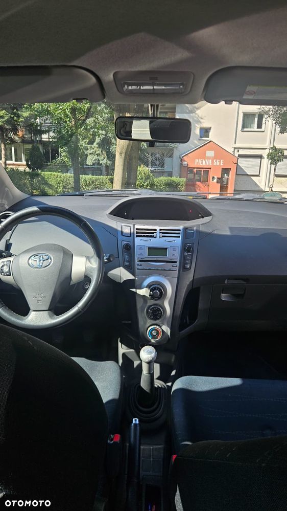 Toyota Yaris - 12