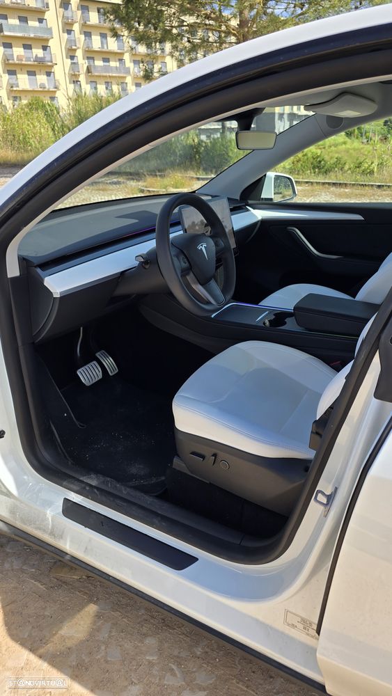 Tesla Model Y Performance Dual Motor AWD - 9
