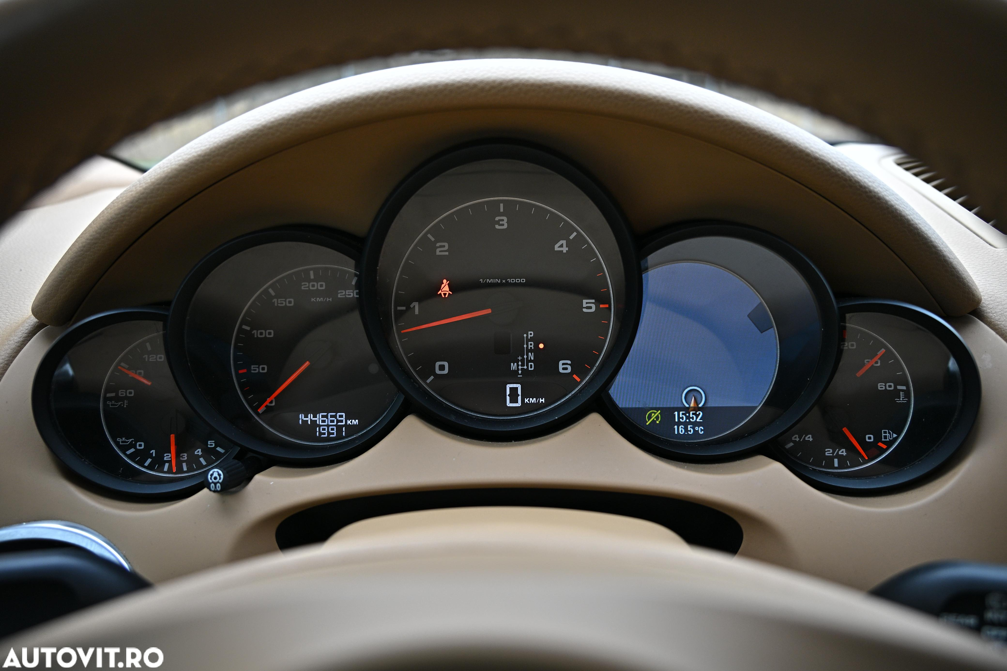 Porsche Cayenne - 8