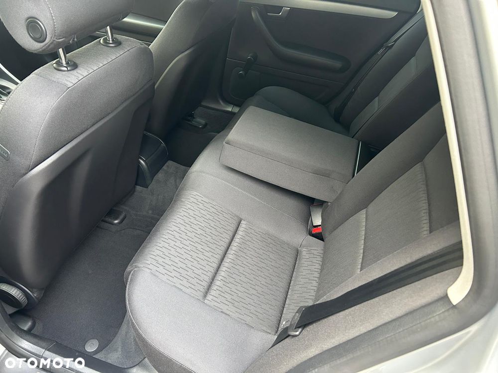 Audi A4 Limousine - 10