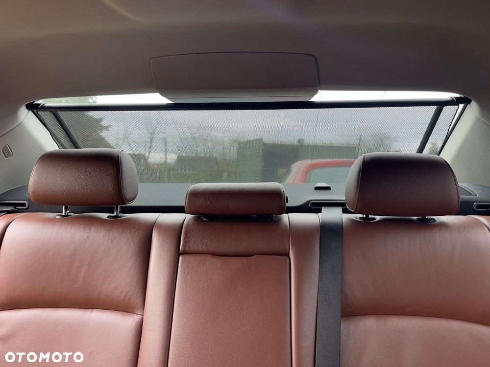 BMW Seria 5 525d xDrive - 14