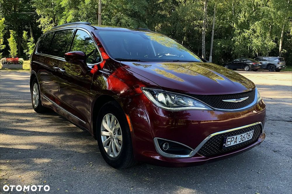 Chrysler Pacifica - 4
