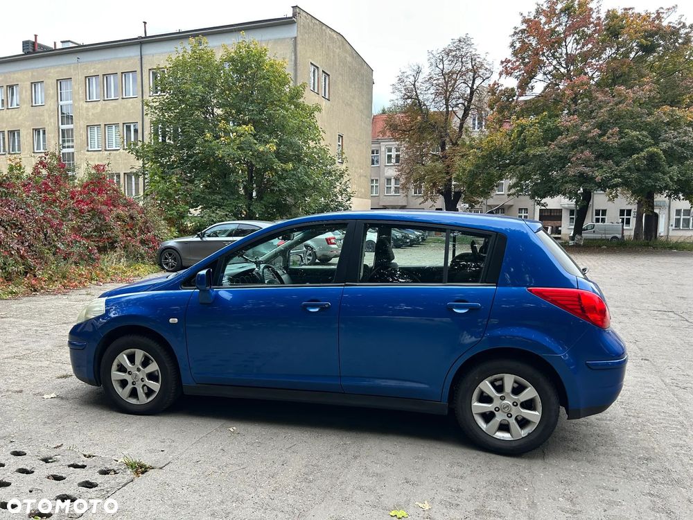 Nissan Tiida - 4