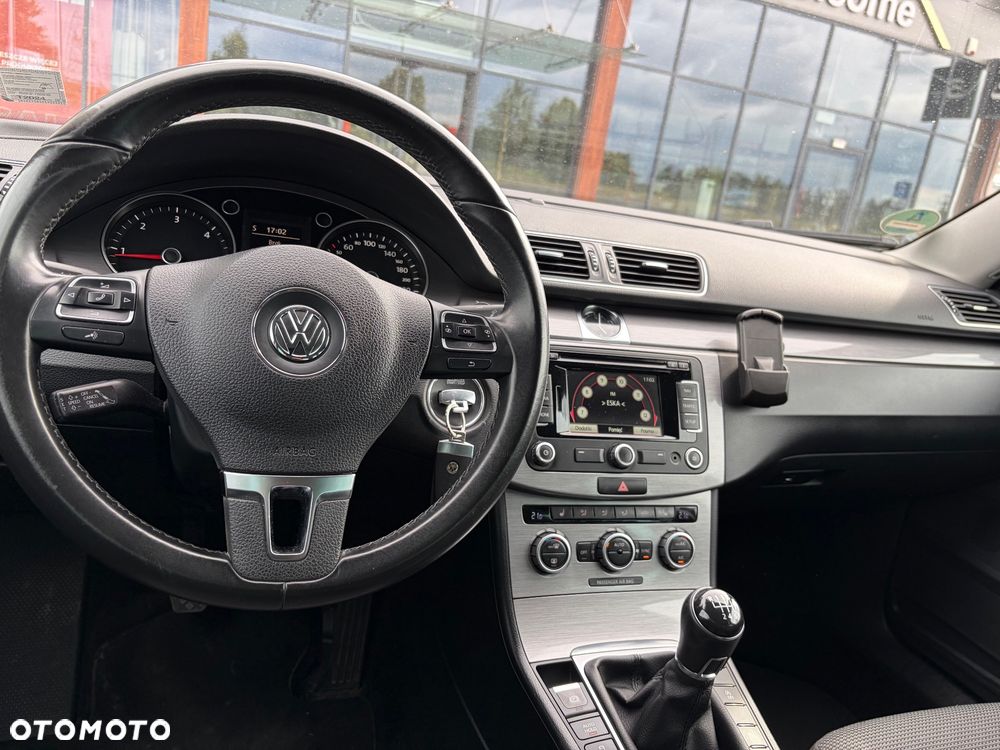 Volkswagen Passat - 10