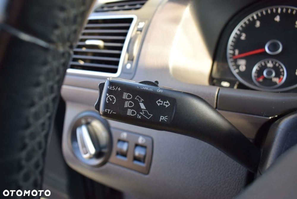 Volkswagen Touran - 26