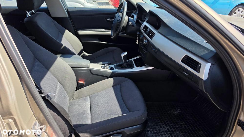 BMW Seria 3 320d - 14