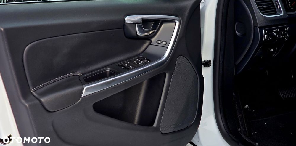 Volvo V60 T3 Momentum - 23