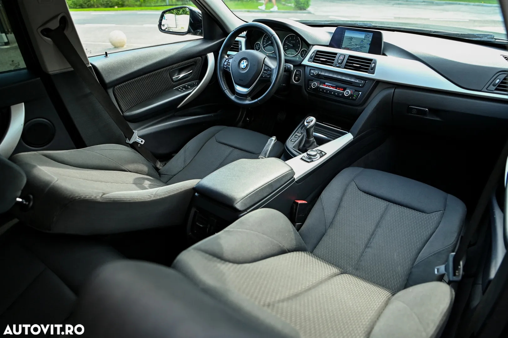 BMW Seria 3 320d Touring - 12