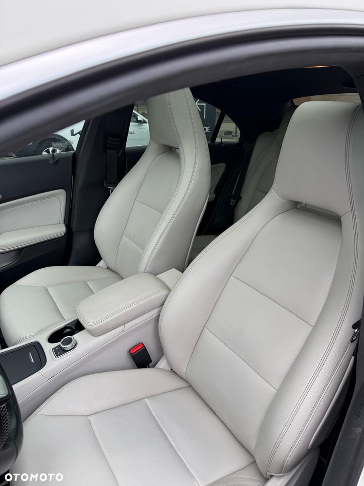 Mercedes-Benz CLA 250 4-Matic AMG Line - 13
