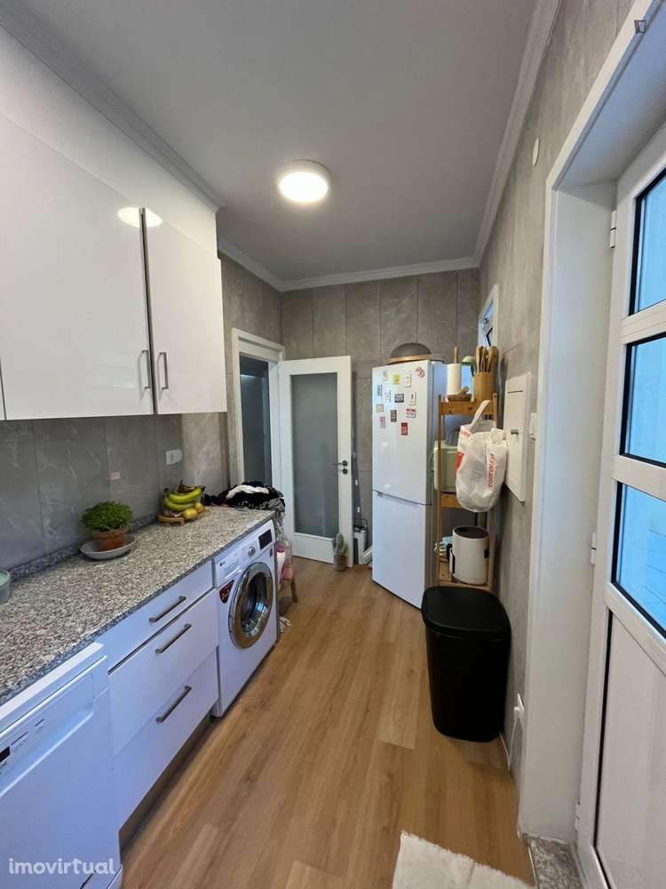 Quarto - localizado em Sé Porto - Grande imagem: 2/13