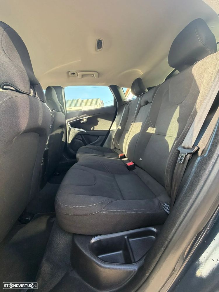 Volvo V40 D3 R Design - 11