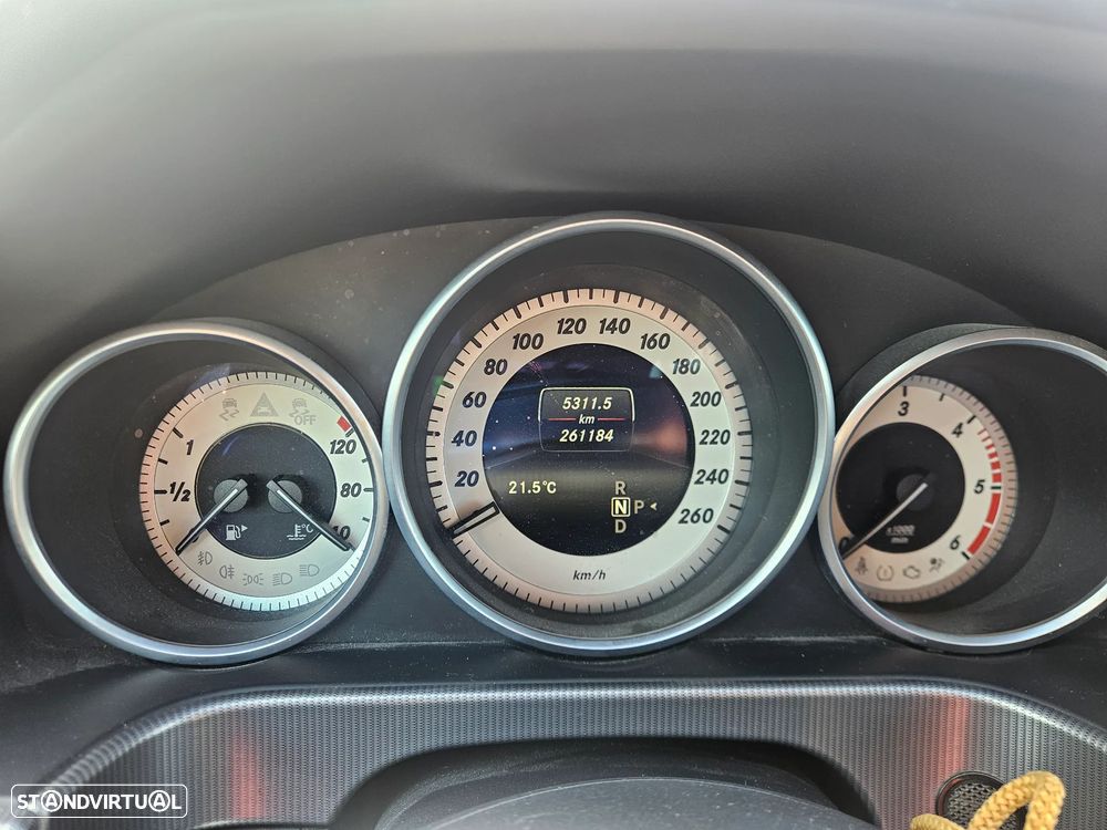 Mercedes-Benz E 220 CDI DPF BlueEFFICIENCY 7G-TRONIC Avantgarde - 7