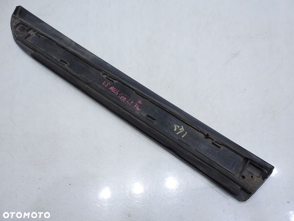 LISTWA DRZWI LEWY TYŁ LY7W AUDI A6 C6 - 6