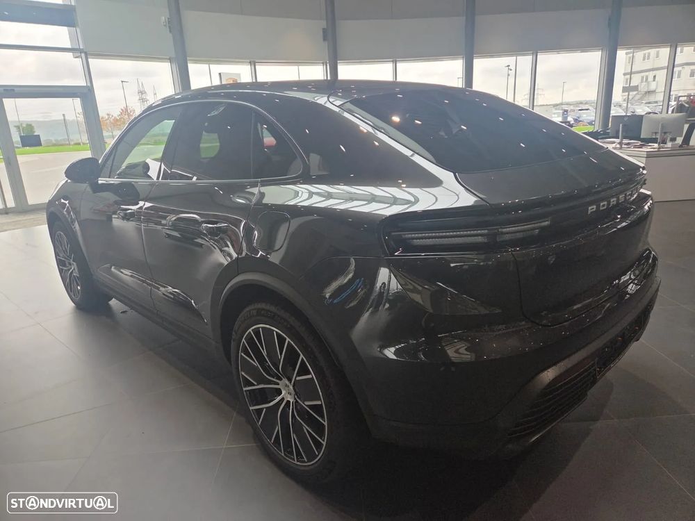 Porsche Macan Electric 4 - 2