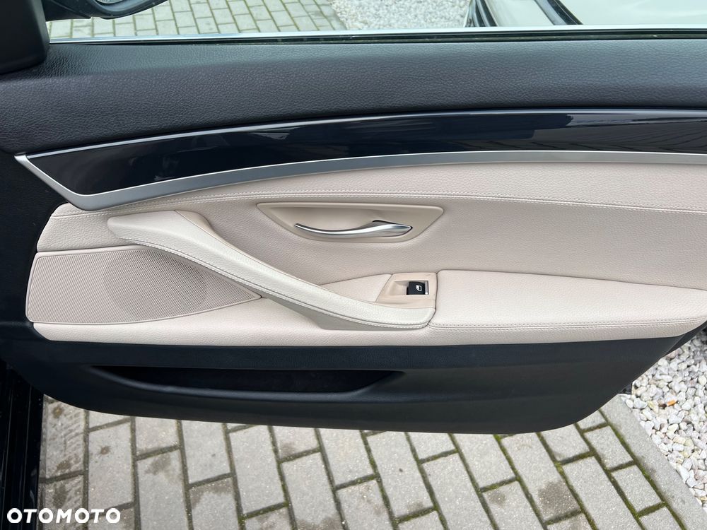BMW Seria 5 518d Luxury Line - 15