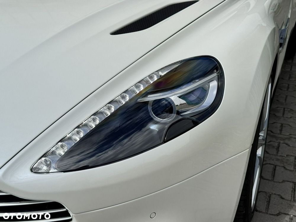 Aston Martin Vanquish - 10