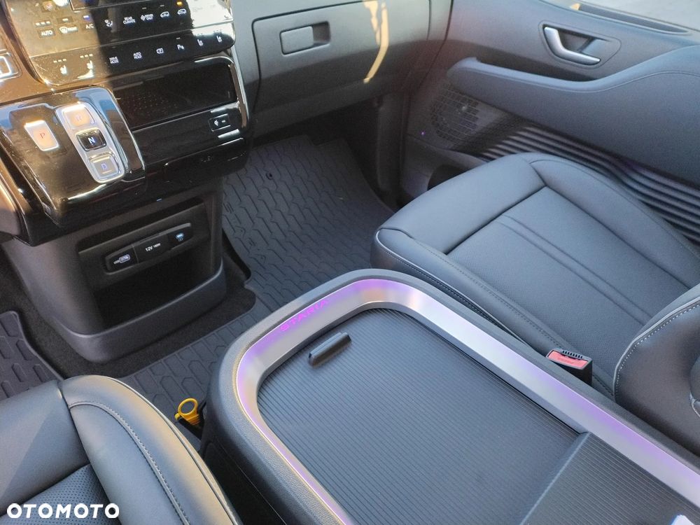 Hyundai Staria 1.6 T-GDI HEV Luxury - 25
