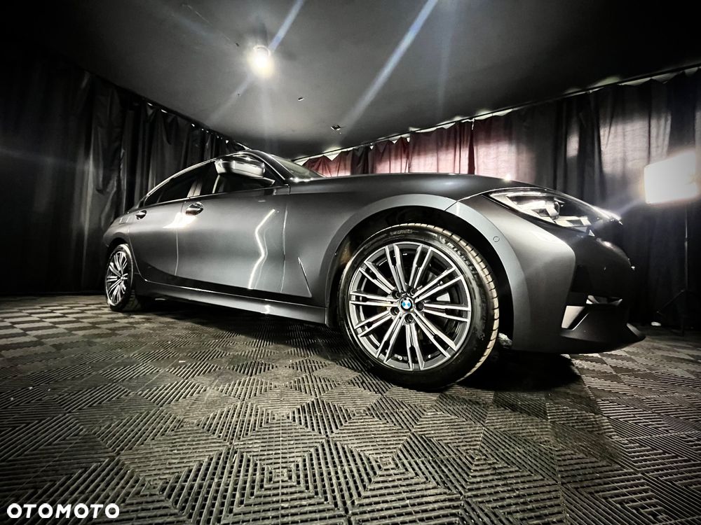 BMW Seria 3 320d xDrive mHEV - 10