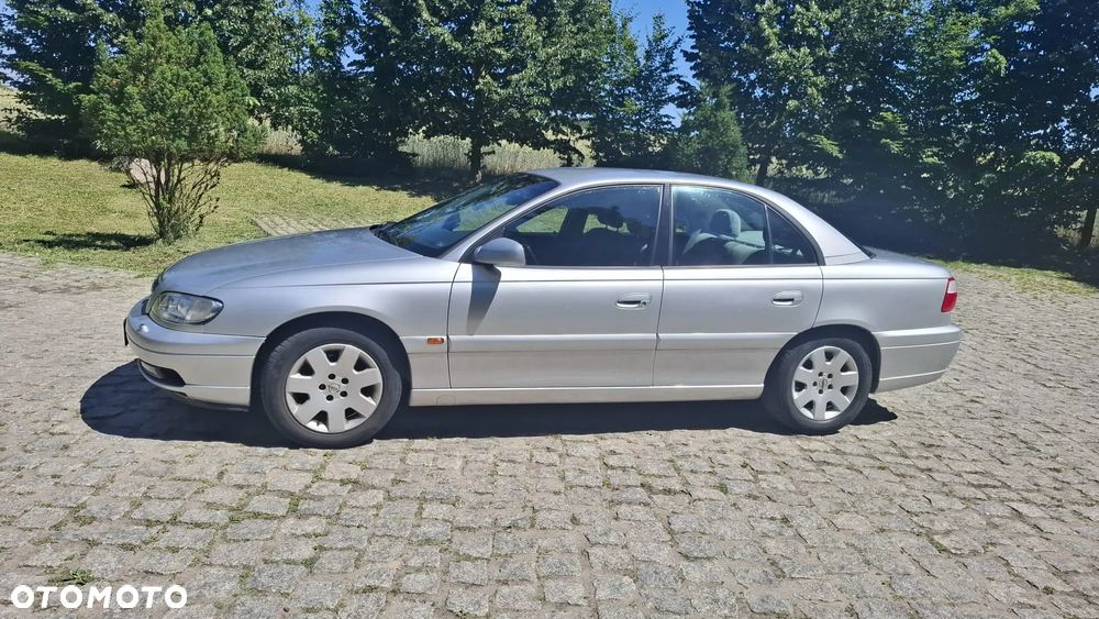 Opel Omega 2.2 Elegance - 1