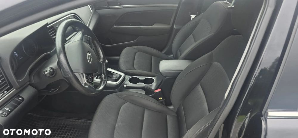 Hyundai Elantra 1.6 CRDi Comfort - 8