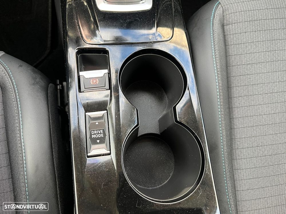 Peugeot 2008 BlueHDi 130 EAT8 Allure Pack - 32