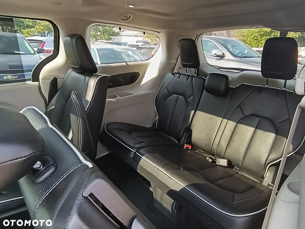 Chrysler Pacifica - 37