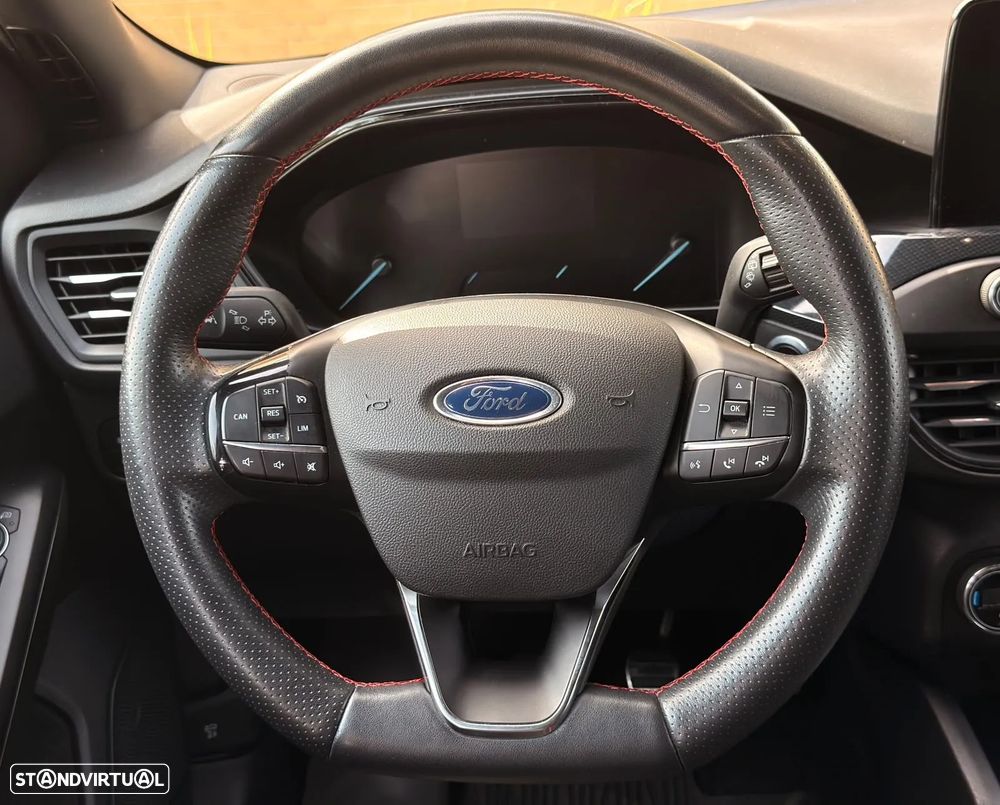 Ford Focus 1.0 EcoBoost MHEV ST-Line - 11