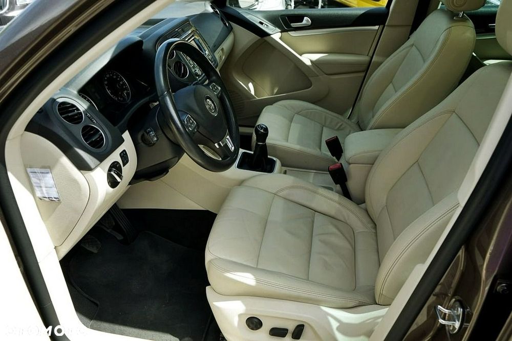 Volkswagen Tiguan 2.0 TDI DPF BlueMotion Technology Sport & Style - 16