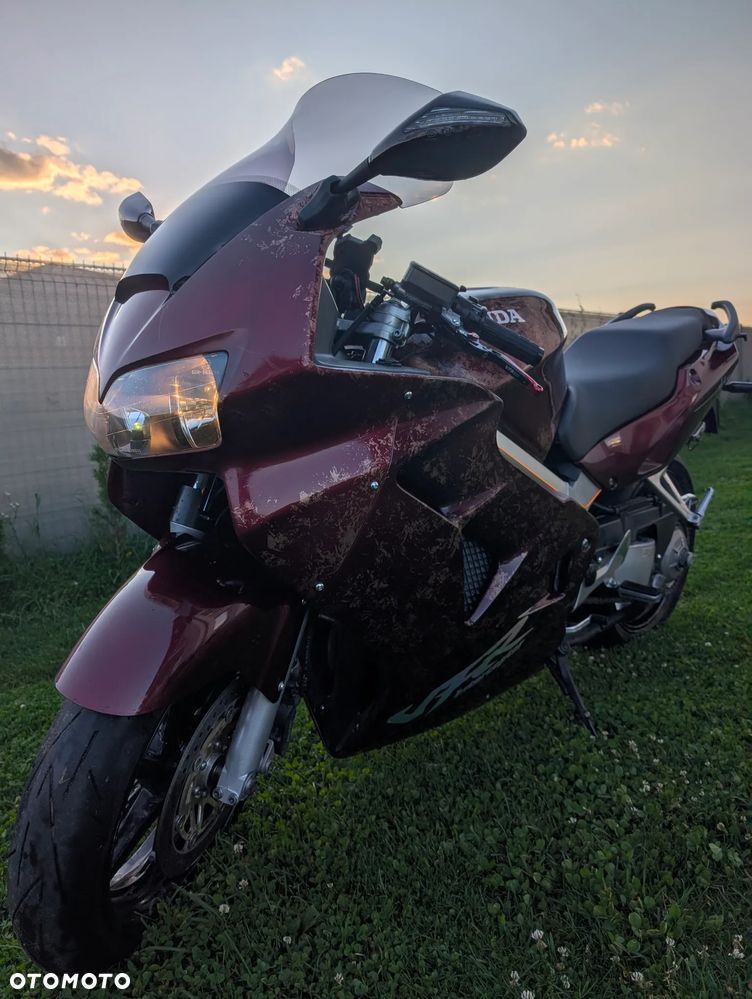 Honda VFR - 12