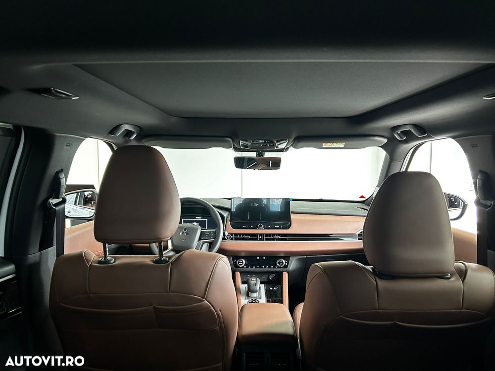 Mitsubishi Outlander 2.4 L 4X4 PHEV Instyle Ultimate - 5