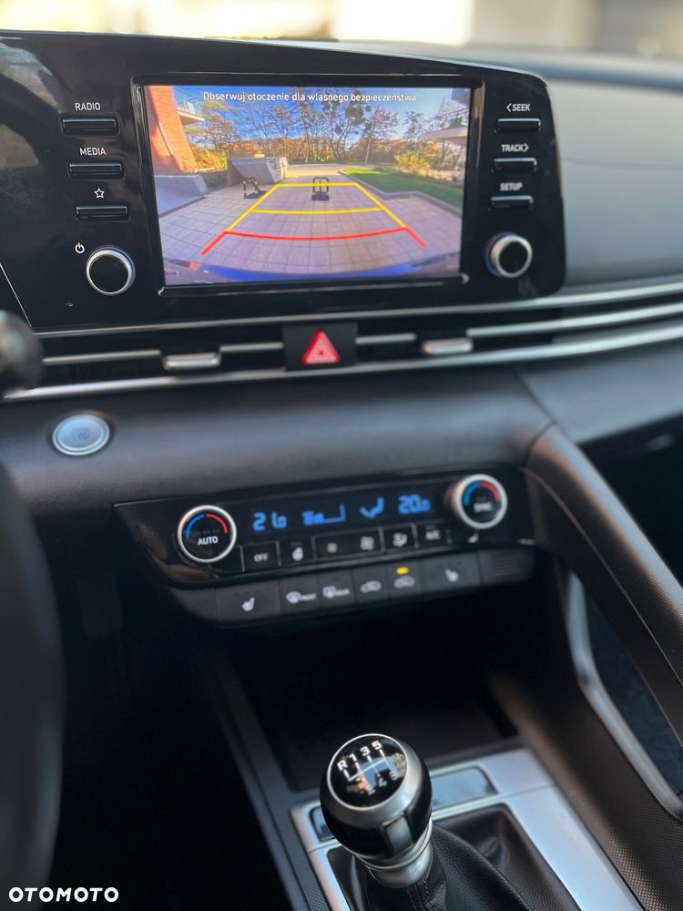 Hyundai Elantra 1.6 Smart - 17