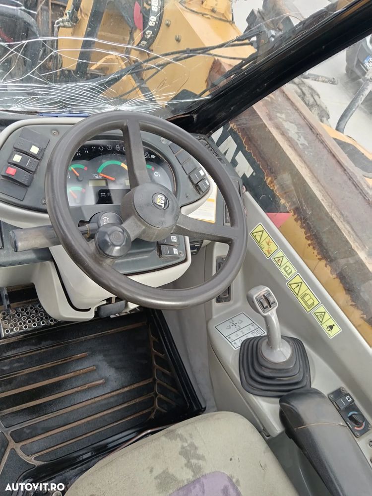 Caterpillar TH220B - 14
