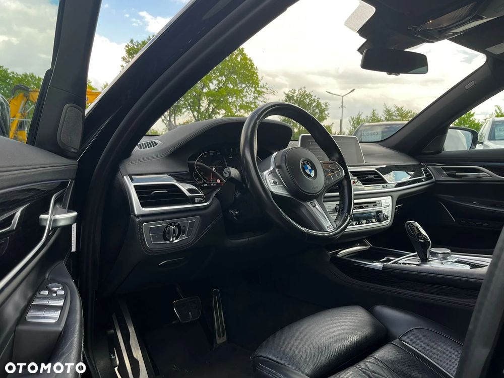 BMW Seria 7 730d xDrive mHEV - 22