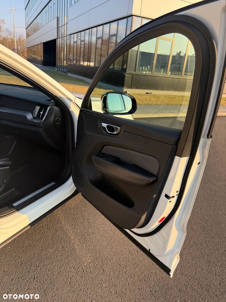 Volvo XC 60 D4 AWD R-Design - 18