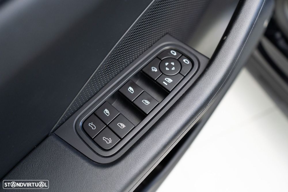 Porsche Macan Electric 4 - 30