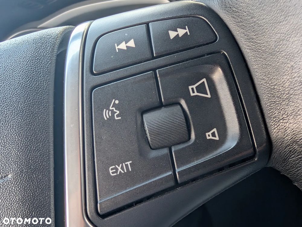 Volvo V40 Cross Country - 9