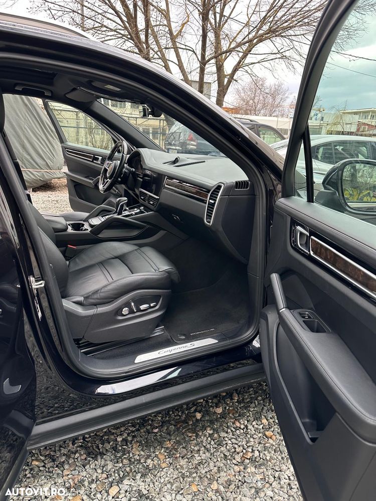 Porsche Cayenne S - 4