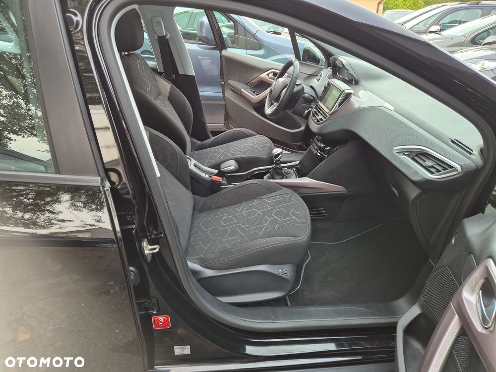 Peugeot 2008 1.6 e-HDi Allure S&S - 15