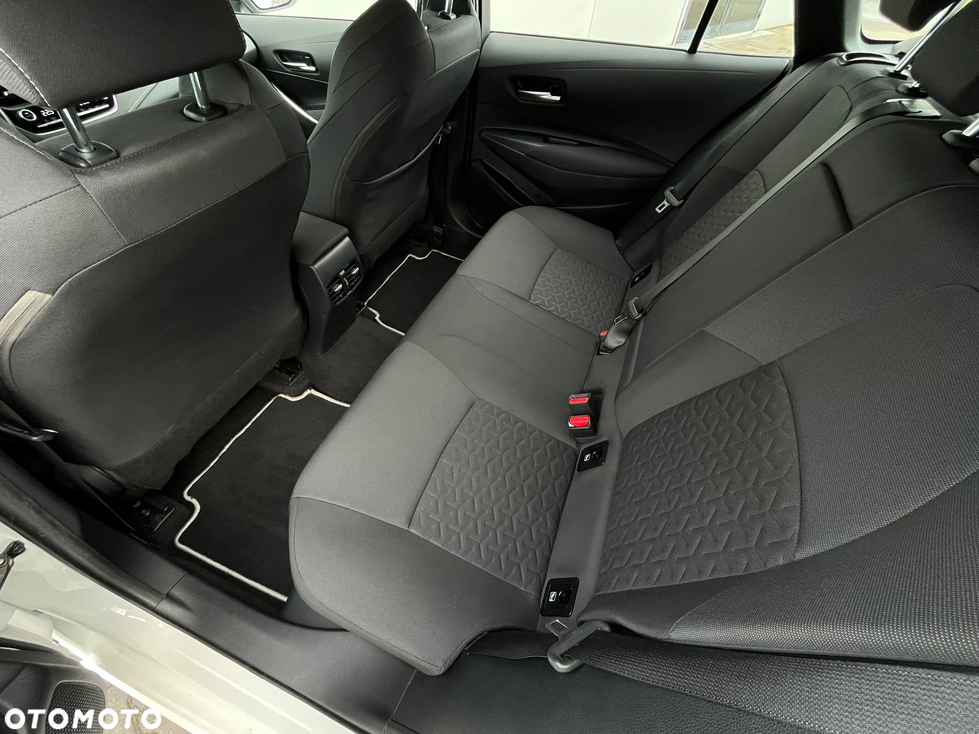 Toyota Corolla 1.8 Hybrid Comfort - 16