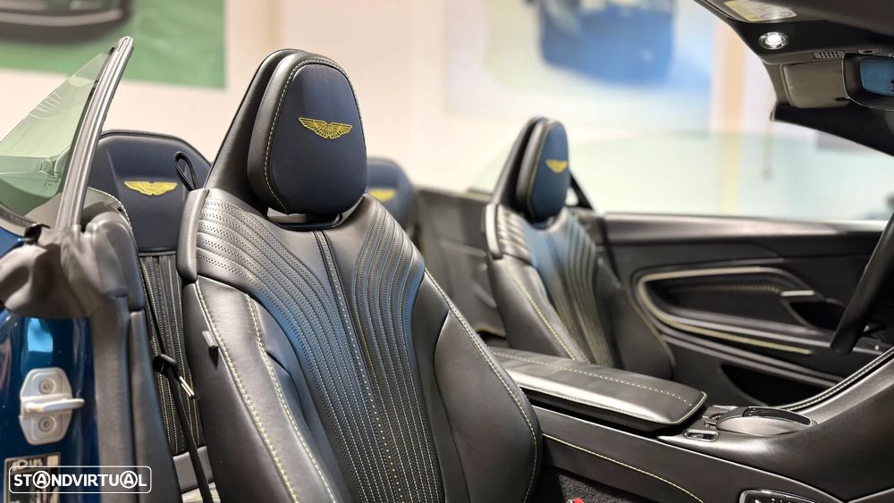 Aston Martin DB11 Volante V8 - 16