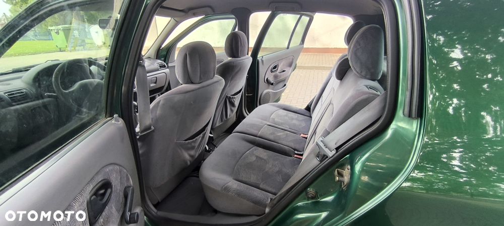 Renault Clio - 6