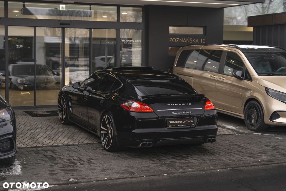 Porsche Panamera Turbo PDK - 12