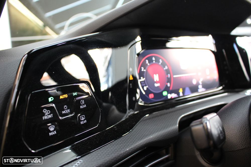VW Golf 2.0 TSI GTI DSG - 33