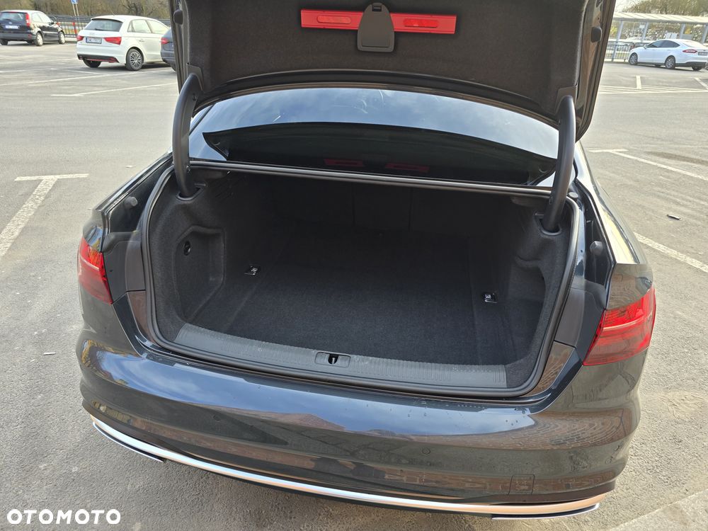 Audi A4 Limousine - 8