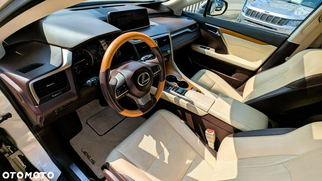 Lexus RX - 12