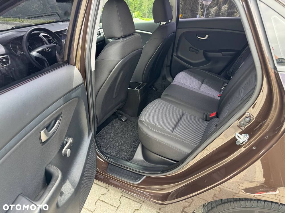 Hyundai i30 blue Kombi 1.4 Classic - 13