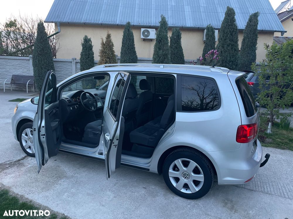 Volkswagen Touran - 12