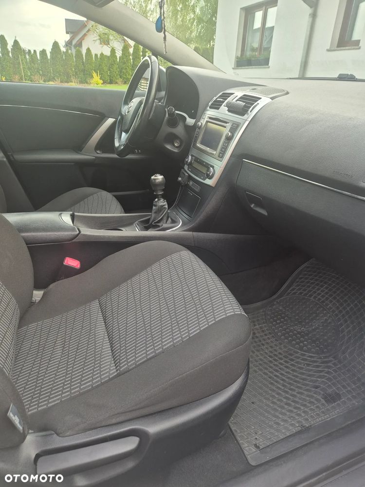 Toyota Avensis - 11