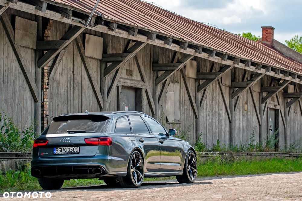 Audi RS6 Avant - 12